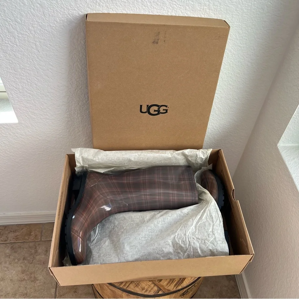 UGG Shaye Glossy Plaid Boots Women’s 10 Diva Pink
